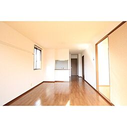 シャトル B 1階2LDKのリビング/ダイニング