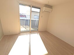 ミルアモール E 3階1LDKのリビング/ダイニング