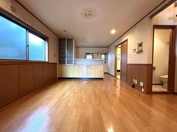 ご家族が自然と集まる広々としたリビングです♪