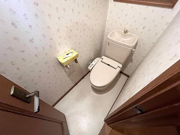 高機能ウォシュレット便座付きトイレです♪