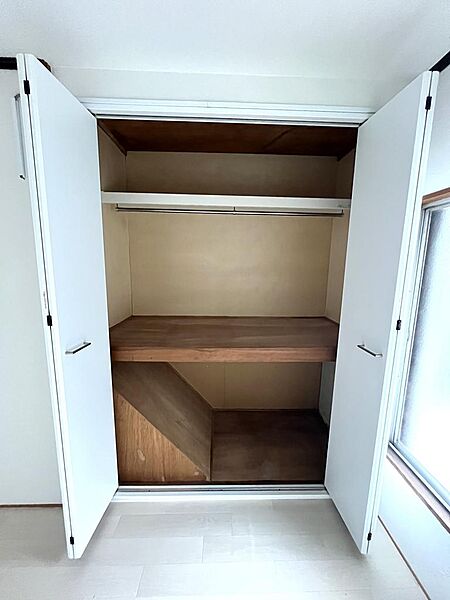 収納も完備しており、整理のはかどるお部屋になります♪