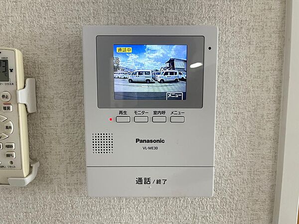 カラーテレビ付きインタホン設置されており、セキュリティー面も安心です♪