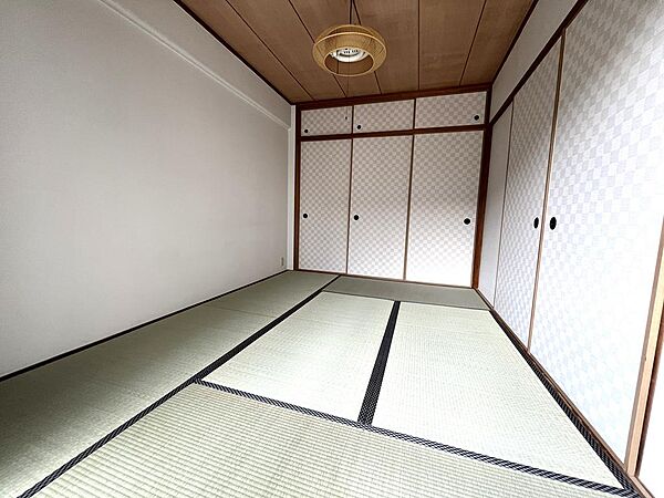 落ち着いた雰囲気の和室のお部屋です♪