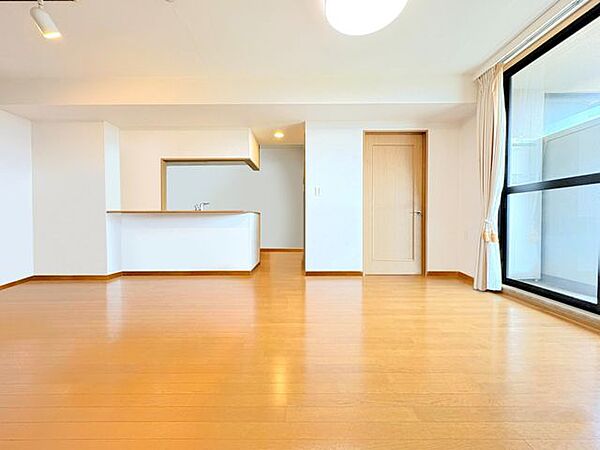 「画像は実際の写真にCG加工（家具や調度品の削除や合成）を加えたもので実際とは異なる場合があります。」