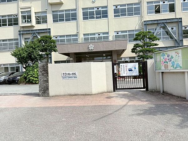 福岡市立三筑小学校 徒歩4分。 280m