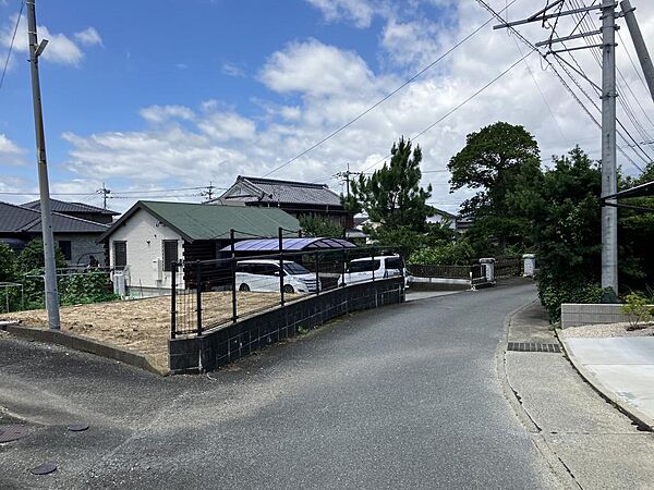 【前面道路含む現地写真】東側から撮影