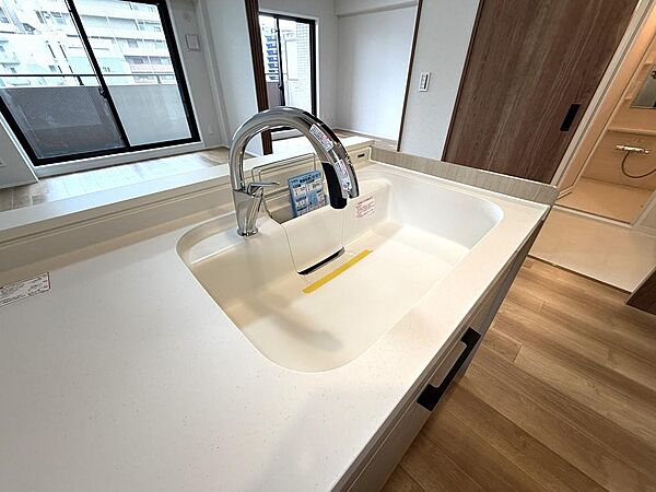 キッチン水栓もオシャレなタッチレス水栓です！