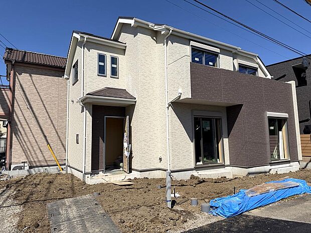 交通量は少なく、静かな住宅街です。