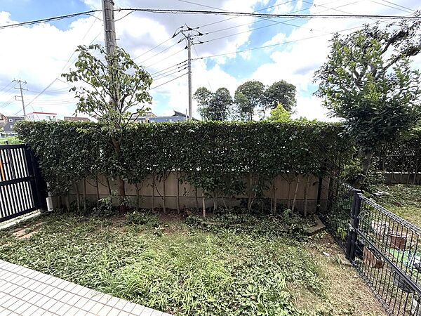 お庭はプライベート空間の様ですね！マンション１Fもいいですね～
