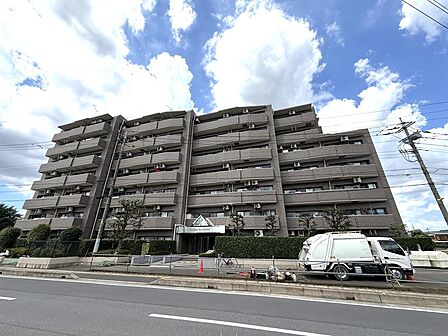 大和田小学校徒歩3分の立地!商業施設も周辺には多数あります。人気のラーメン屋さんも!?