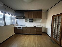 開発本町貸家 7DKのリビング/ダイニング