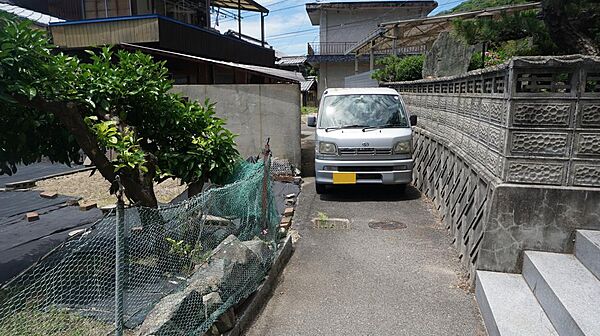 前面道路(軽自動車通行可能)