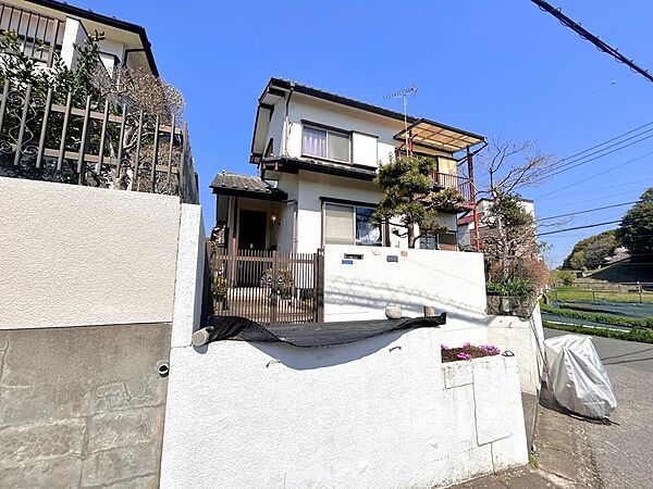 【建築条件なし。好きな暮らしをここに】空の広さを感じるからこそ、窓の配置や庭造りまで自分らしさを楽しめそうです。