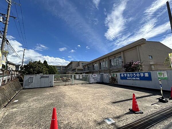 宇治市立　大開小学校＜めざす児童像＞・よく考える子（学力）・たくましい子（体力）・やさしい子（思いやり） 830m