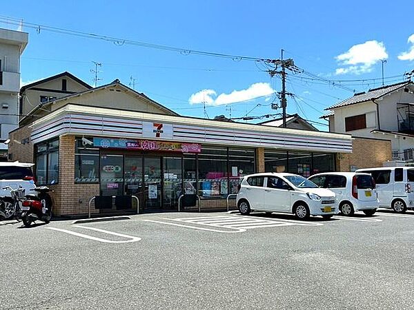 セブンイレブン　宇治木幡店駐車場もあるので便利です☆店内もとても綺麗です♪ 550m