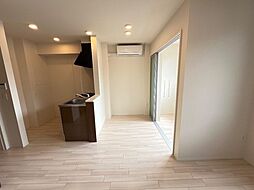 ファミリア 2階1LDKのリビング/ダイニング