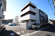 法界院駅より徒歩5分 築2年9ヶ月 3階建の賃貸物件