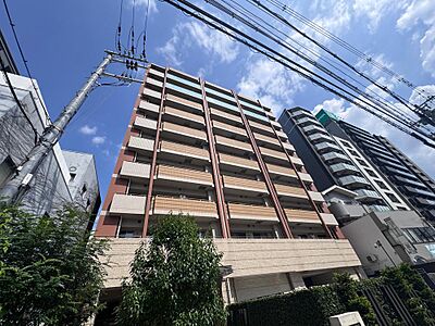 外観:【現地外観写真】駅まで徒歩3分。通勤・通学やお出かけの際に、駅近で嬉しい立地のマンションです。 外観:【現地外観写真】駅まで徒歩3分。通勤・通学やお出かけの際に、駅近で嬉しい立地のマンションです。