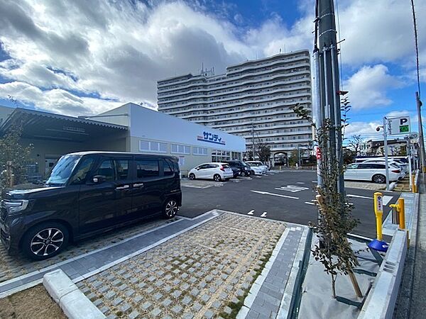 スーパーサンディへも歩いてすぐです