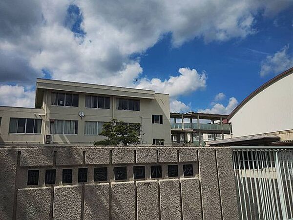 岡山市竜之口小学校 750m