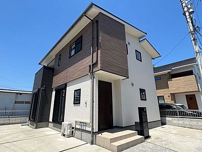 外観:2×4工法で安心の住まい。ライフデザイン・カバヤ施工の確かな品質に、毎日の暮らしが整う好立地が加わった一邸です。 外観:2×4工法で安心の住まい。ライフデザイン・カバヤ施工の確かな品質に、毎日の暮らしが整う好立地が加わった一邸です。