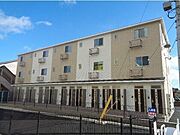 築4年 3階建の賃貸物件