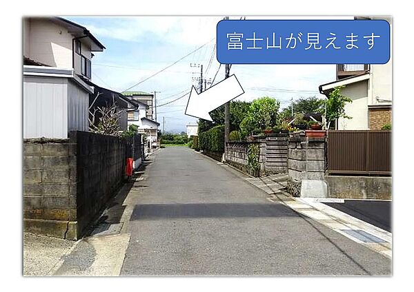 前方に富士山が見えます。天候にもよりますが…。天気の良いときがお勧めです。