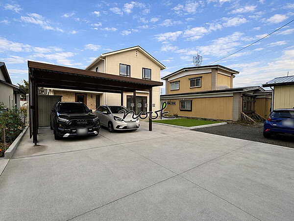 家族の時間も、ひとりの時間も、どちらも心地よく過ごせる住まいです。