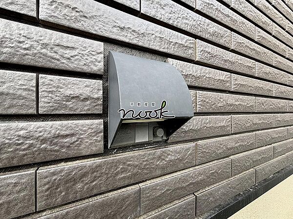 EV車用の充電コンセントを備えています。これからの時代の暮らしにも、静かに備えられた設備です。