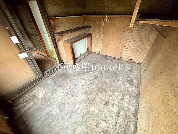 “ただの土間”では終わらない広さ。ガレージ、アトリエ、秘密基地。ここをどう使うかで、この物件の面白さが決まります。