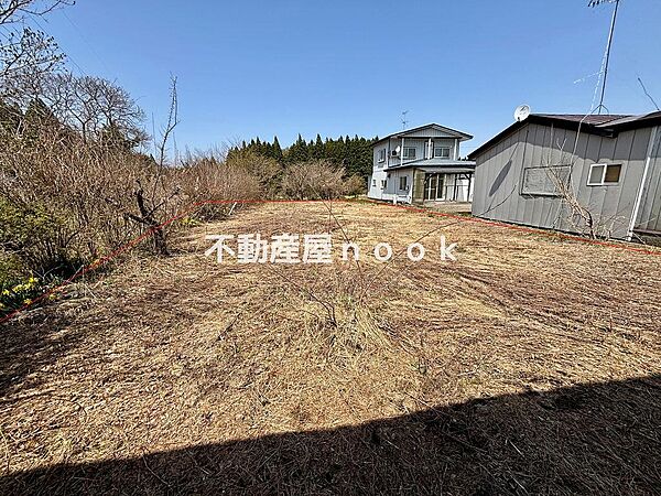 奥に広がるのは、まだ何も決まっていない広い余白。この場所に、どんな時間を重ねていくかは、これからです。