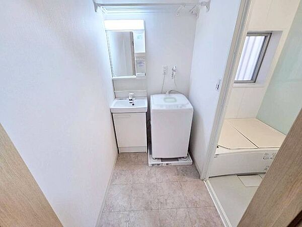 シンプルな洗面室です。水回り丁寧にご利用です♪