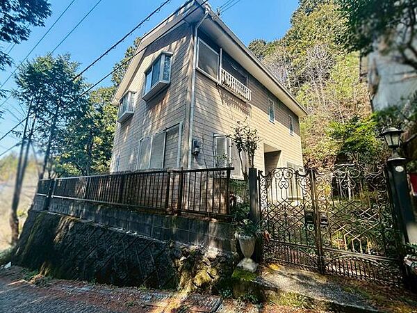駅前の喧騒からは離れ、緑が豊かな環境での新生活のご検討にいかがでしょうか♪