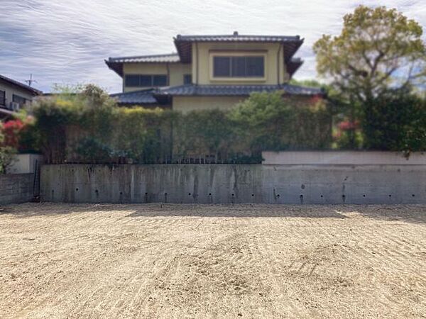 自由設計が叶う建築条件なし。現況更地で即引渡し可能、スムーズに新生活をスタートできます♪