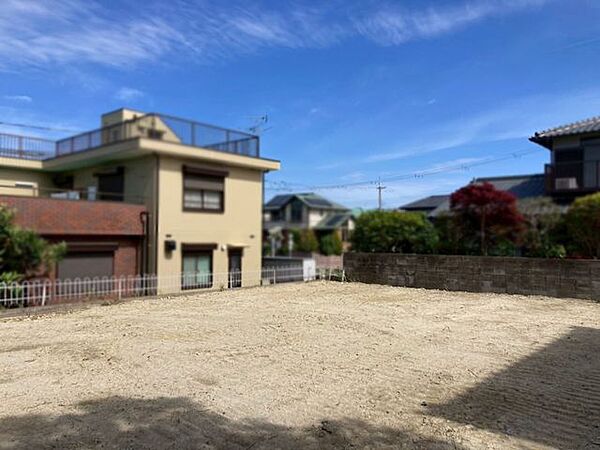 約16ｍの間口を活かした多彩なプランが可能です。駐車スペースもしっかり確保できます♪