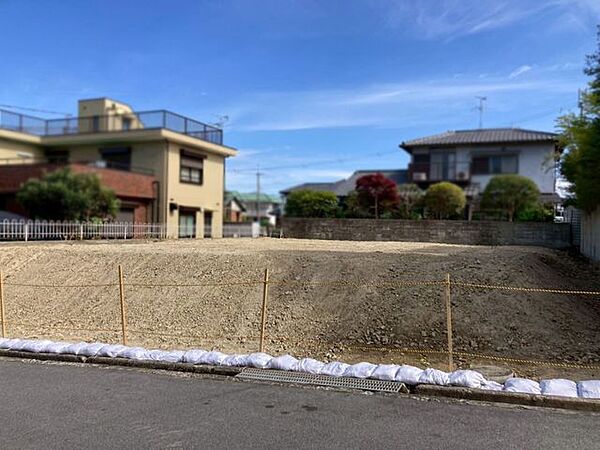 土地約97.6坪、南西向きで陽当たり良好です。開放感ある立地で、のびのびとした暮らしを実現できます♪