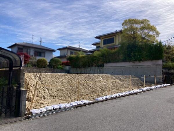 道路と少し高低差があり、通行人の視線が気になりにくく、プライバシー性に配慮できます♪
