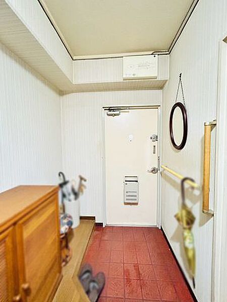 小学校やスーパーまで徒歩10分圏内の便利な住環境。毎日の通学やお買い物も負担が少ない立地です♪
