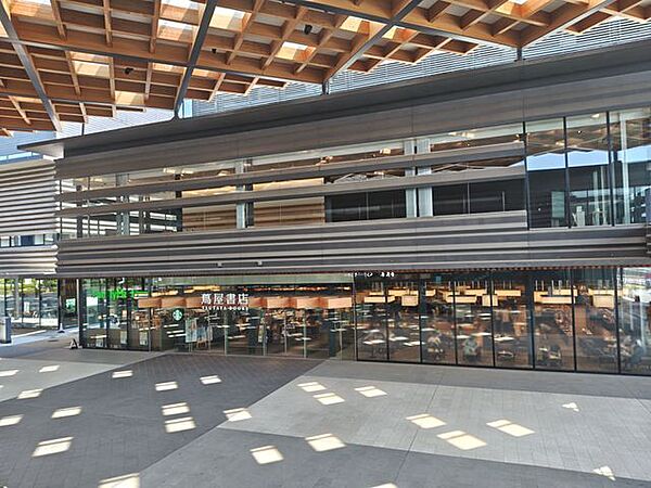 蔦屋書店 徒歩19分。 1450m