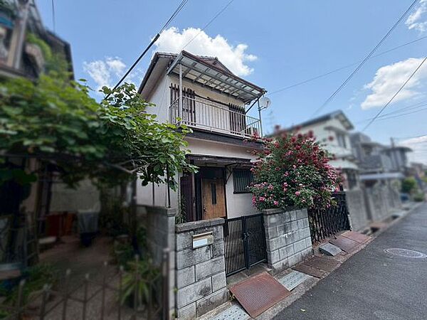 南向きの整形地につき陽当たり良好。周辺に高層建築物が無く、明るく開放感のある住まいづくりが可能です♪
