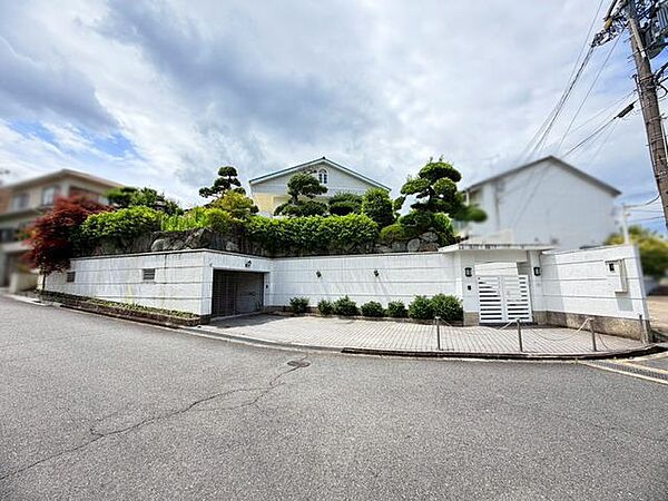 徒歩5分圏内に藤ノ木台第2号街区公園があり、小さいお子様とのちょっとした散歩にもおすすめです♪