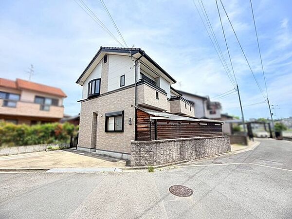 約14帖のLDKにはリビング階段を採用しており、外出や帰宅の際に自然と顔を合わせられます♪