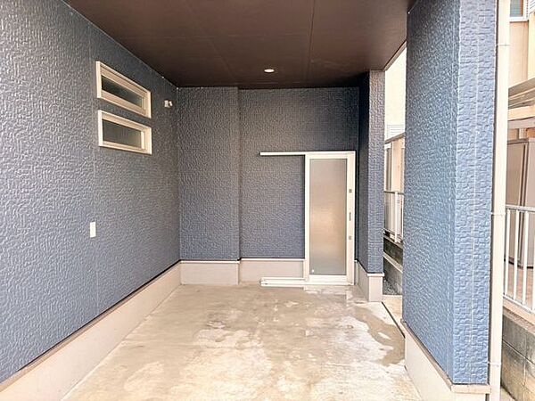 土間収納は、ベビーカーや季節用品の収納に便利です♪