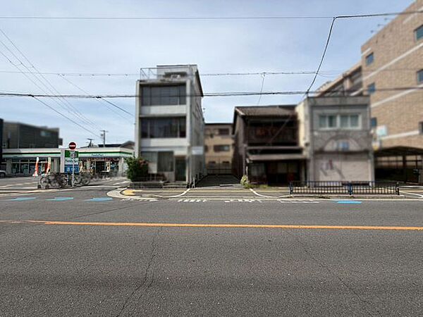 小・中学校が徒歩10分圏内でお子様の通学もしやすい立地です。駅徒歩5分圏内で電車での通勤通学も便利です♪