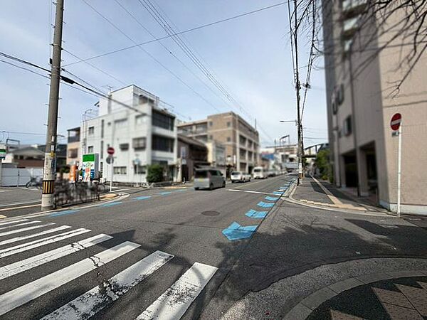 近隣商業地域内に存し、居住用の他店舗用地としてのご検討も可能な立地です♪