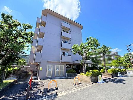 全居室に収納を設けた間取り。ご家族それぞれの荷物を整理しやすい住まいです♪