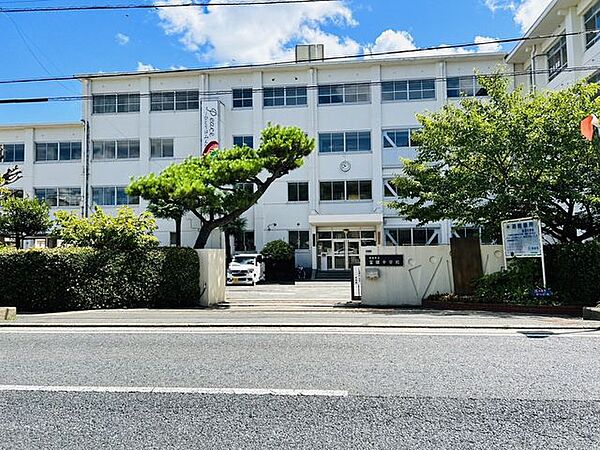 奈良市立富雄中学校 徒歩21分。 1650m