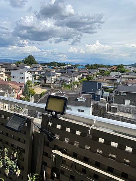 最上階につき眺望良好です。上階からの生活音を気にせず過ごせます♪