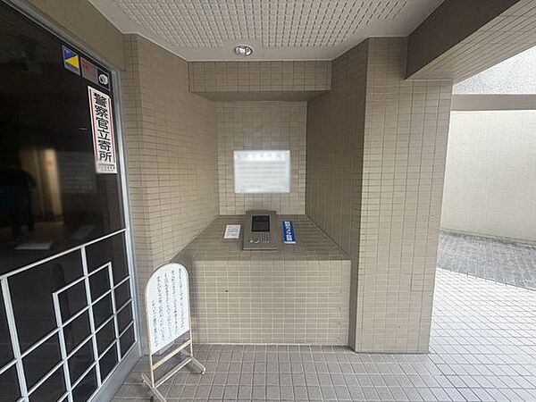 エントランスにオートロックを採用。防犯面に配慮された住まいです♪