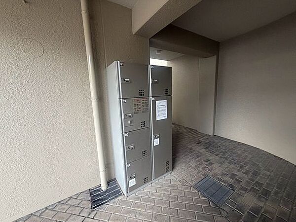 宅配ボックス付きで、留守中の荷物の受け取りにも便利です。再配達の手間も軽減できます♪